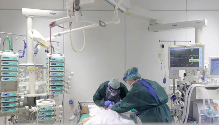 Некролозите на починалите от КОВИД-19 в света досега биха заели топ хартия с височина 3 км Некролозите на починалите от КОВИД-19 в света досега биха заели топ хартия с височина 3 км