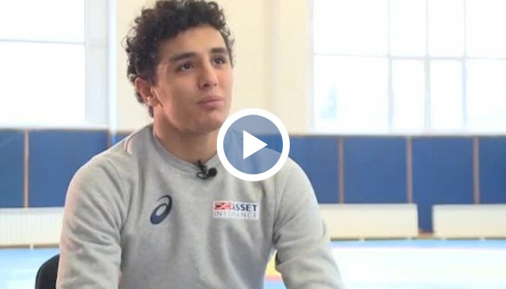 За него "не мога" не съществува, а още при дебюта си на Европейското първенство за мъже той завоюва златен медал в категория до 55 кг