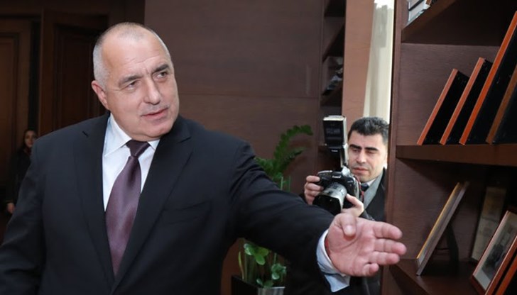 Чакам, защото сега съм скопен, но ще дойде моето време, когато аз ще правя комикси и ще правя карикатури, аз няма да съм вечно премиер Чакам, защото сега съм скопен, но ще дойде моето време, когато аз ще правя комикси и ще правя карикатури, аз няма да съм вечно премиер