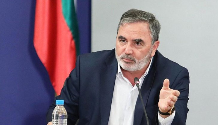 Хубаво е първият ваксиниран да е знаково лице, което да подпомогне кампанията