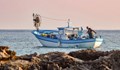 Предлагат риболовът от лодка да е платен, от брега - без пари