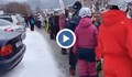 Лудница в Банско - километрични опашки от скиори се извиват за лифта