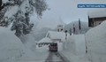 Два метра сняг блокира Северна Италия