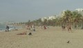 Стотици излязоха на плаж в Гърция