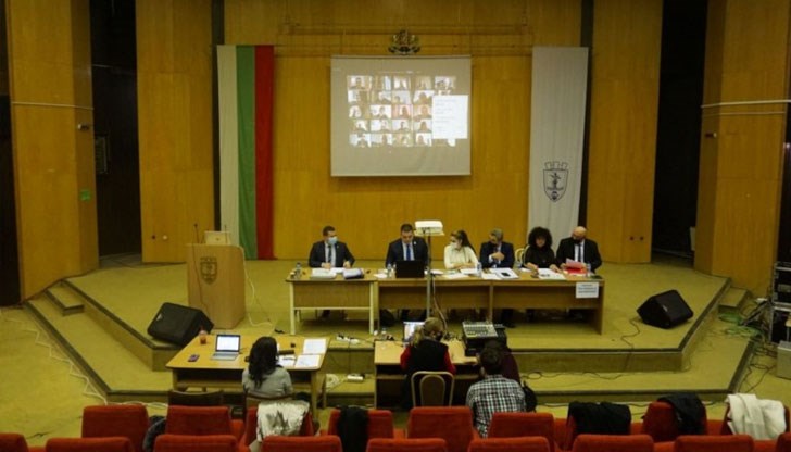 48 общински съветници заседават чрез видеоконферентна връзка 48 общински съветници заседават чрез видеоконферентна връзка