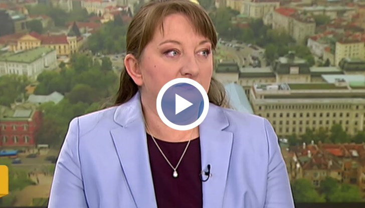 „Има предложения да се започне със зимните курорти, защото за тях сезонът почти приключва. Може би от средата на месец февруари - за ресторанти и заведения на територията на големите градове", заяви социалният министър