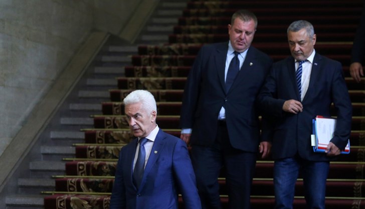 Коалицията ще носи името „Обединени патриоти – НФСБ и ВМРО“