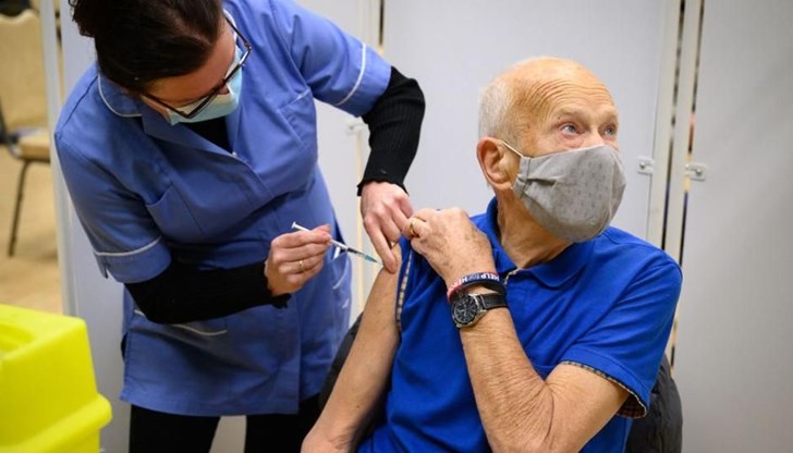 Здравните власти обясниха, че за да даде ефект ваксината, трябва да е изминала поне седмица