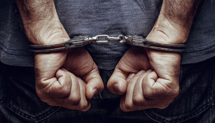 Простреляната жена все още е в болница