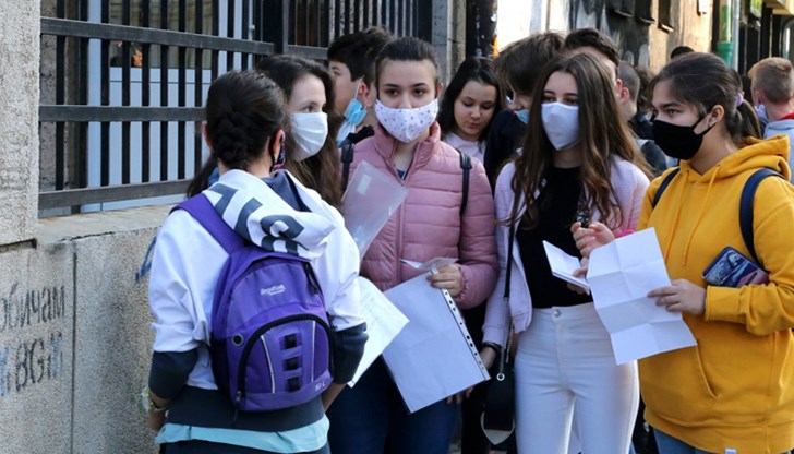 Обмисля се връщането на учениците от 7-и, 8-и и 12-и клас в училище от 4 февруари Обмисля се връщането на учениците от 7-и, 8-и и 12-и клас в училище от 4 февруари