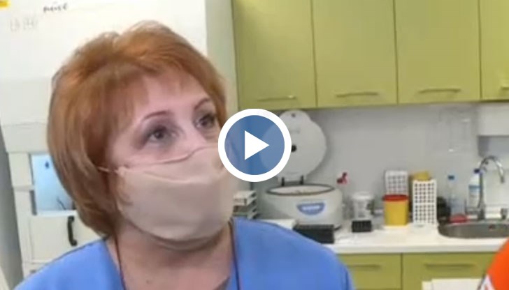 Огромни опашки продължават да се вият пред лабораториите