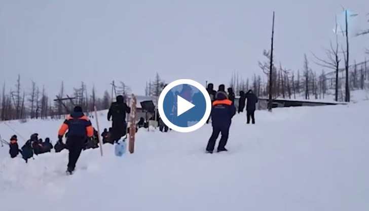 14-годишно момче е извадено със сериозни травми, предполага се, че е част от загиналото семейство