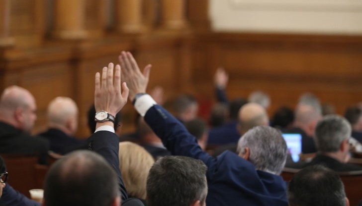 Това предложение на ВМРО за промени в Закона за личните документи мина на първо четене в парламента със 102 гласа "за", 23 "против" и 4 въздържали се