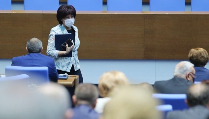 Според нея промените могат да бъдат направени дори по време на предизборната кампания