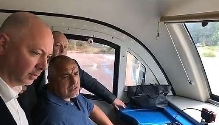 Днес Тадуф-Тадуф изпълни детската си мечта да е в кабината на машиниста на влака и да дава наставления. Защото, както е световноизвестно, Онуй разбира от всичко, един малък пенкилер ни е той Днес Тадуф-Тадуф изпълни детската си мечта да е в кабината на машиниста на влака и да дава наставления. Защото, както е световноизвестно, Онуй разбира от всичко, един малък пенкилер ни е той