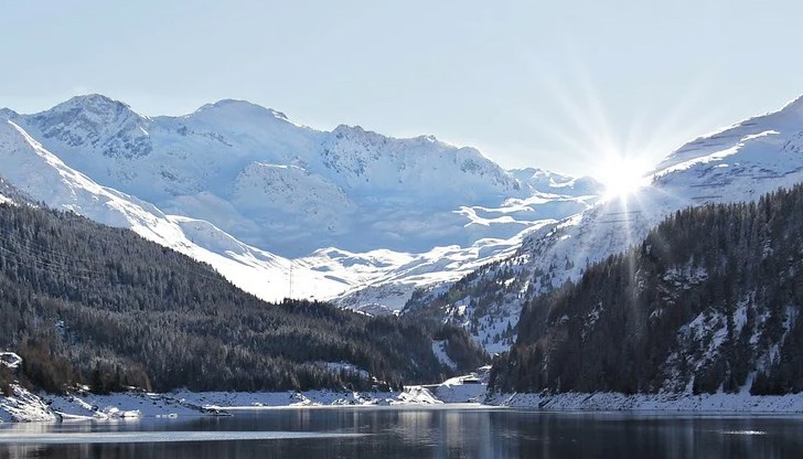 Сутринта ще е студено с минимални температури предимно между минус 11° и минус 6°, а максималните ще са между минус 3° и 2°