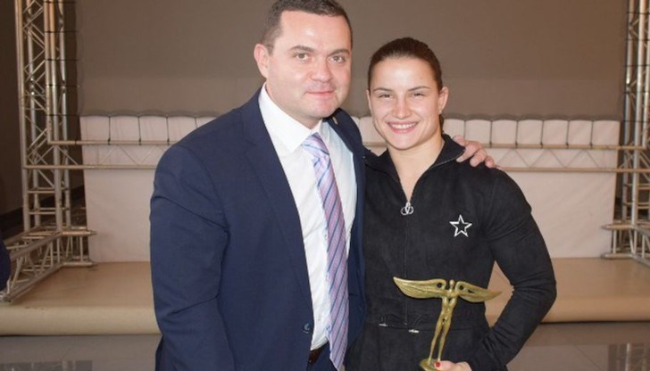 Ще има една награда и в категория „Приложни спортове“, както и за най-добър треньор през сезона