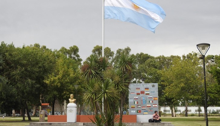 Започна кореспонденция с Посолството на Аржентина