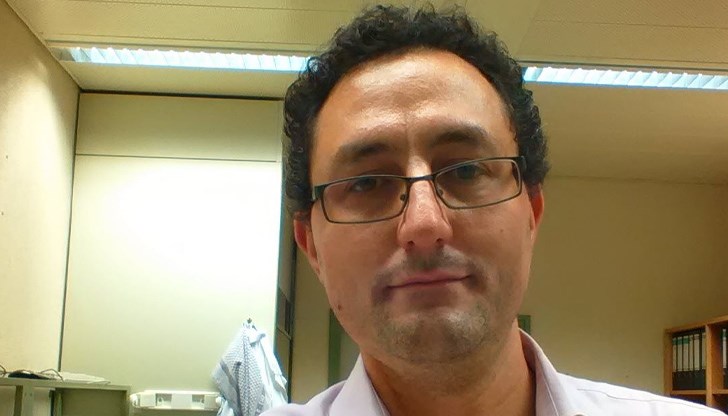 Според д-р Илиев, ръководител на лаборатория в Берн, отварянето на училищата в България ще е грешка