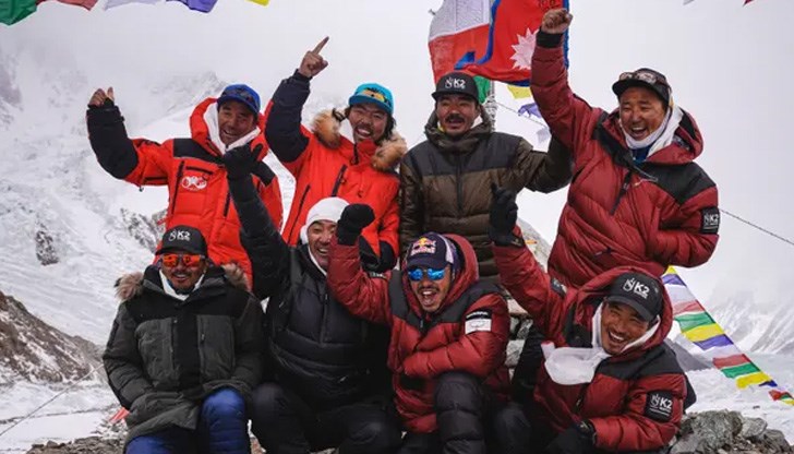 10-имата непалци направиха немислимото, като стигнаха до най-трудния връх през зимата