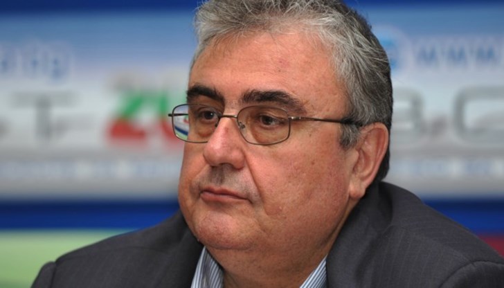 В желанието си максимално бързо да организира политическата промяна и отстраняването на настоящото управление, публично селектира датата 28 март като първа възможна