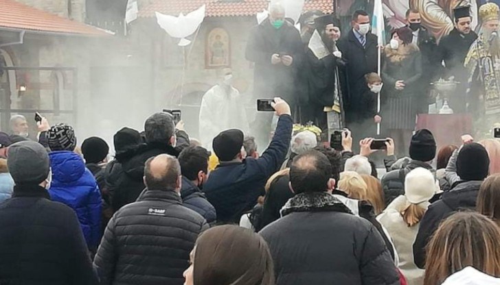 За къджалийци спазването на традицията е нещо много хубаво, но "за 15 човека налагате глоби, а за 250 събрани на едно място, половината без маски се подминава с лека ръка"