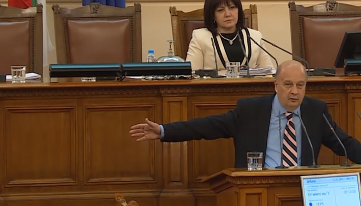 "Огън служба не остана!", написа Георги Марков и поздрави с песента "Свобода" в изпълнение на Фамилия "Тоника" "Огън служба не остана!", написа Георги Марков и поздрави с песента "Свобода" в изпълнение на Фамилия "Тоника"