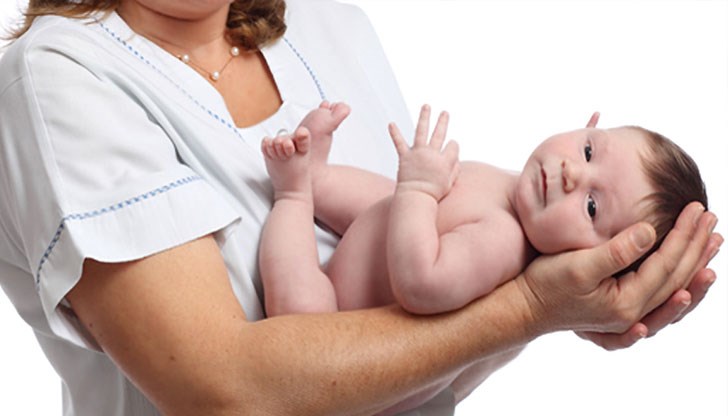 Празникът се отбелязва от 1951 година и отдава дължимото на всеотдайния и високоотговорен труд на акушер-гинеколозите и акушерките