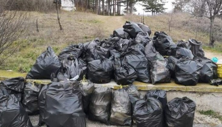 Младежите се организираха за почистването през социалните мрежи