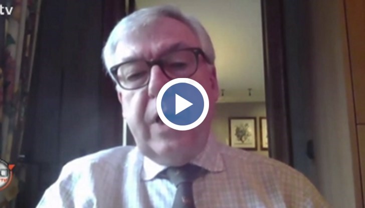 Дори и при голяма имунизация, носеното на маски и физическата дистанция ще продължат, заяви Ноел Ватион, един от ръководителите на Европейската агенция по лекарствата