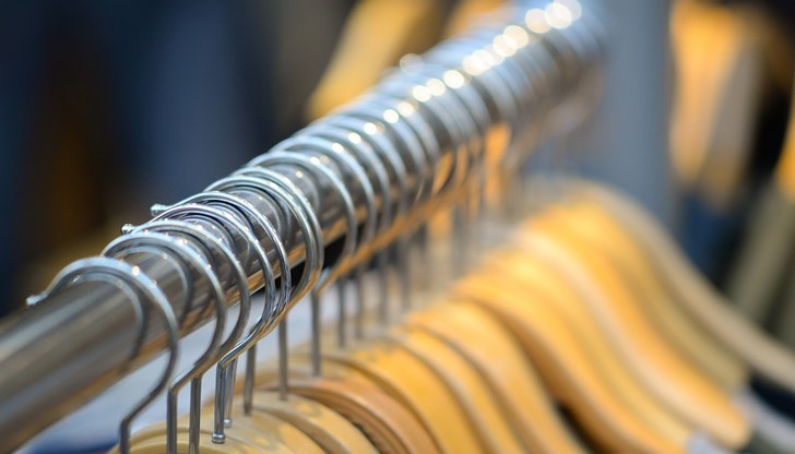 Вкарал дамата на сърцето си в авиобазата, като я скрил в багажника на колата Вкарал дамата на сърцето си в авиобазата, като я скрил в багажника на колата