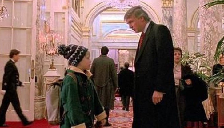 Маколи Кълкин подкрепи петиция в интернет за орязване на сцената с Доналд Тръмп Маколи Кълкин подкрепи петиция в интернет за орязване на сцената с Доналд Тръмп