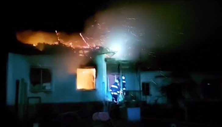 Вече започна дарителска кампания, която да помогне на семейството да изгради къщата си отново