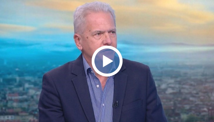 „Основната му проява е висока температура – над 38 градуса, която не се повлиява от медикаменти и трае над 24 часа. Засягат се поне две системи – обикновено стомашно-чревният тракт е засегнат“, обяснява Лисички