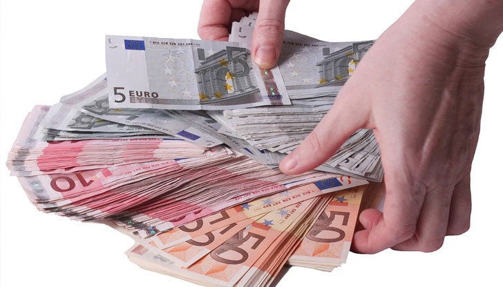 Спестявали са "като луди" през 2020 година