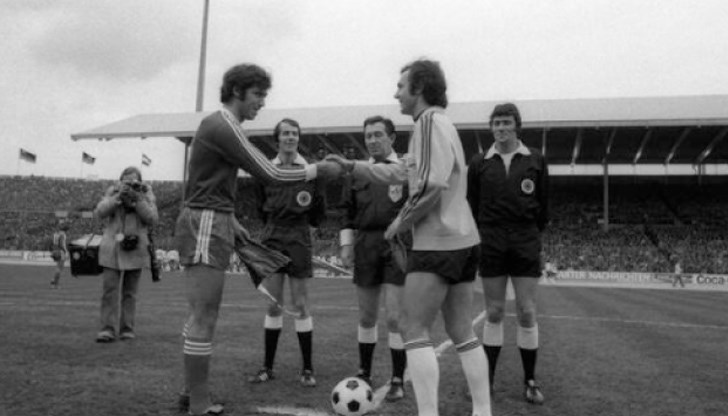 Двамата се познават от над 40 години, срещали са се на терена с екипите на България и ФРГ, а Кайзера е съдействал на Зума да поеме към Кьолнската треньорска школа, която българската легенда завърши