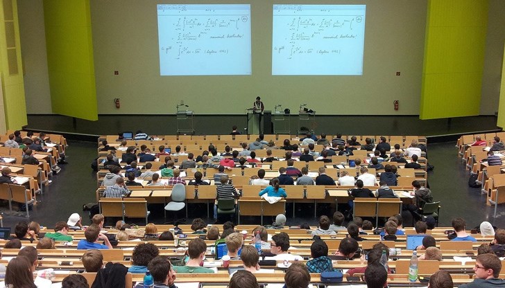 Това уверение получиха представители на Съвета на ректорите от ръководството на Министерството на здравеопазването по време на среща във ведомството. Целта е да се провери степента на разпространението на COVID-19 в цялата образователна система в страната