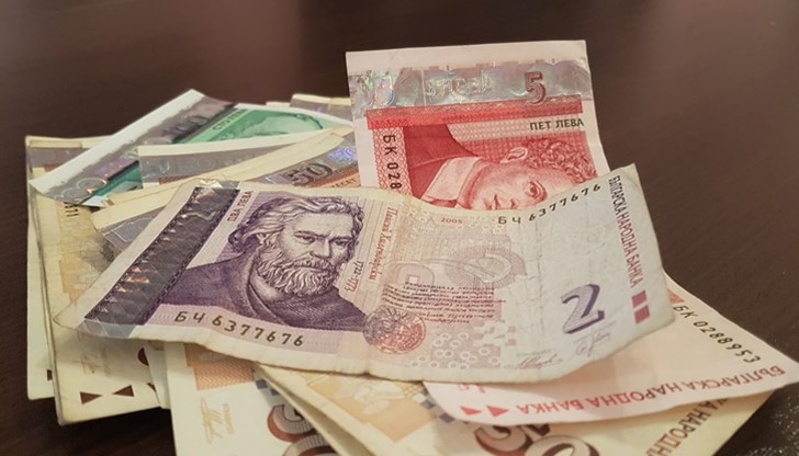 От 1 януари 2021 г. хората, които сами внасят задължителните си здравни вноски и не са регистрирани като самоосигуряващи се граждани, дължат месечно по 26 лева