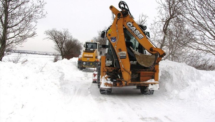 Оранжев код за обилни валежи и виелици е в сила за 9 области в страната Оранжев код за обилни валежи и виелици е в сила за 9 области в страната