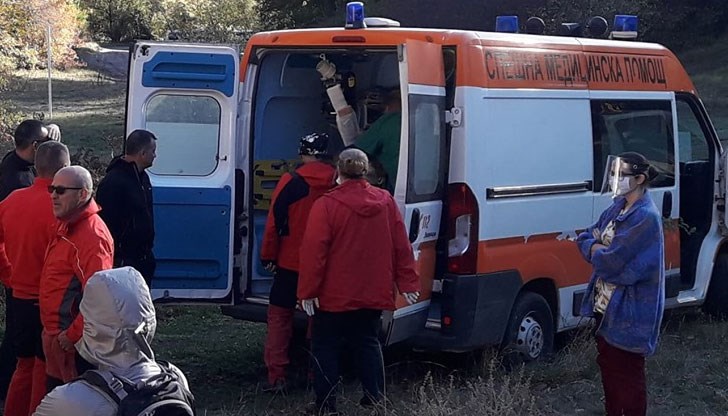 Други трима пострадали се транспортират към лечебно заведение Други трима пострадали се транспортират към лечебно заведение