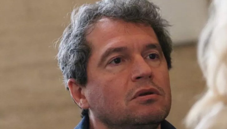 Те са шумни и кресливи, добави представителят на партия "Има такъв народ"