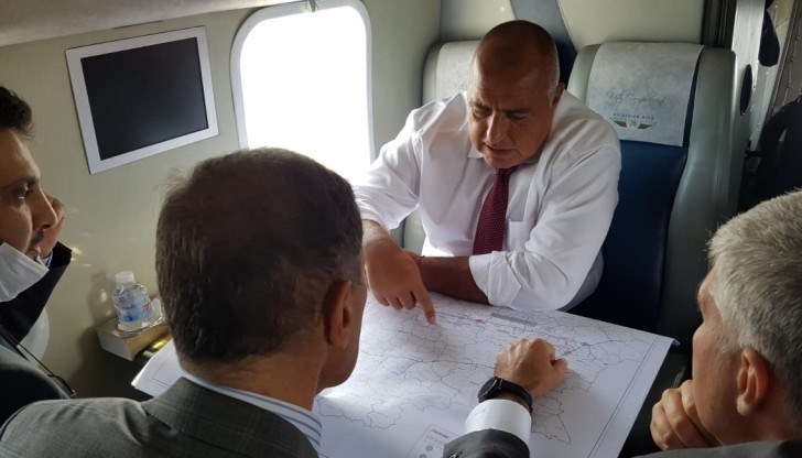 "Не можем да ги свалим от хеликоптера. И има само един начин да ги свалим от власт. Ще трябва да ги повръщаме." пише Бимбалов "Не можем да ги свалим от хеликоптера. И има само един начин да ги свалим от власт. Ще трябва да ги повръщаме." пише Бимбалов