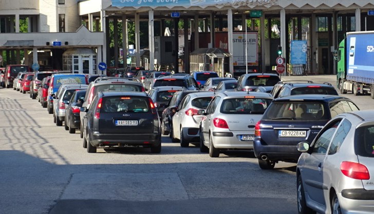 Остават изискванията за отрицателен PCR тест и получен QR код Остават изискванията за отрицателен PCR тест и получен QR код