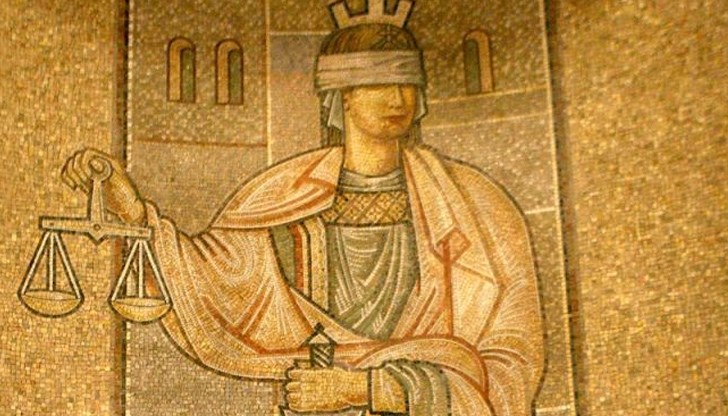 Магистратът е обвинен за това, че на 29.05.2018 г., в качеството си на длъжностно лице, заемащо отговорно служебно положение - по това време административен ръководител, районен прокурор на гр. Елхово, изготвил постановление за връщане на веществено доказателство - автомобил Магистратът е обвинен за това, че на 29.05.2018 г., в качеството си на длъжностно лице, заемащо отговорно служебно положение - по това време административен ръководител, районен прокурор на гр. Елхово, изготвил постановление за връщане на веществено доказателство - автомобил