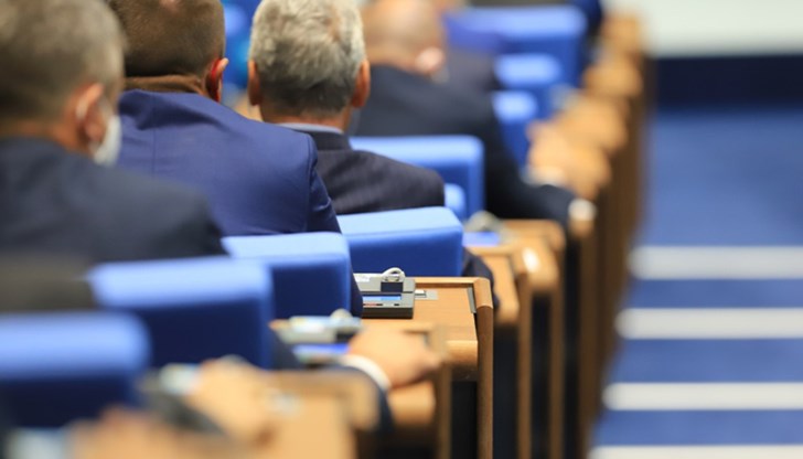 Управляващите оттеглиха скандално законово предложение по същия начин, по който бе внесено през ноември миналата година - мълчаливо Управляващите оттеглиха скандално законово предложение по същия начин, по който бе внесено през ноември миналата година - мълчаливо