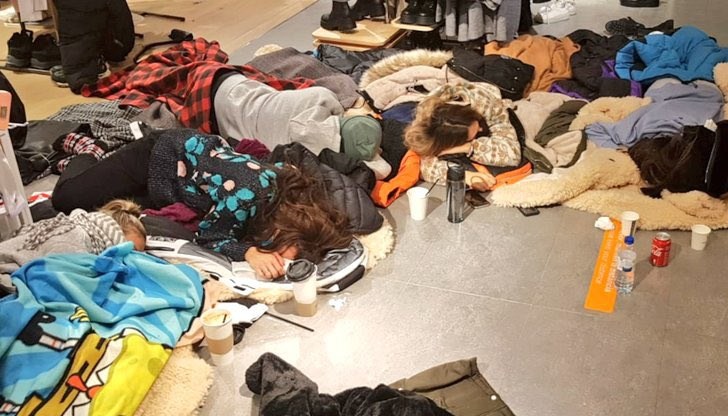 Деветдесет души са блокирани от петък в търговски център в предградието на Мадрид Махадаонда Деветдесет души са блокирани от петък в търговски център в предградието на Мадрид Махадаонда