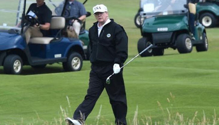 Откакто не е на пост доскорошният американски президент се е отдал на игра на голф във Флорида