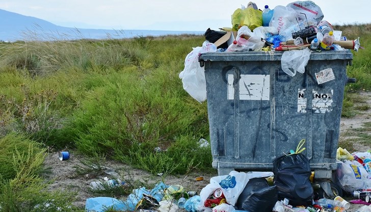 Забраняват употребата на пластмасови изделия в България