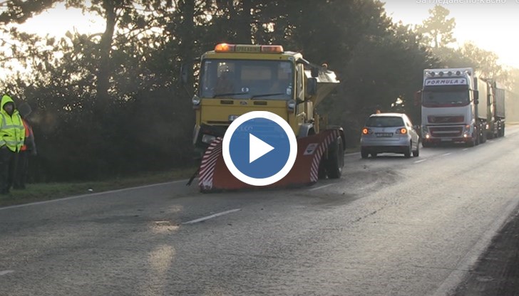 Катастрофата е станала на прав участък между селата Бъзън и Писанец