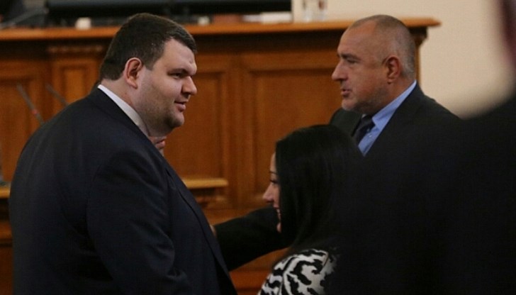 Борисов твърди, че нямал нищо общо с Дебелото. В същото време хвърля череп в двора на Радев Борисов твърди, че нямал нищо общо с Дебелото. В същото време хвърля череп в двора на Радев